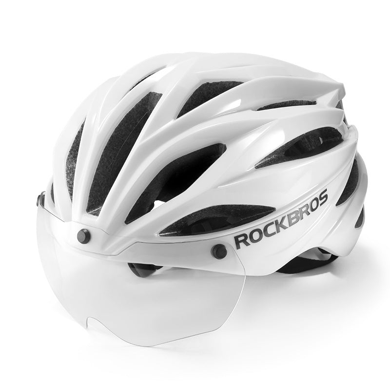 Cycling Helmet With Photochromic Visor