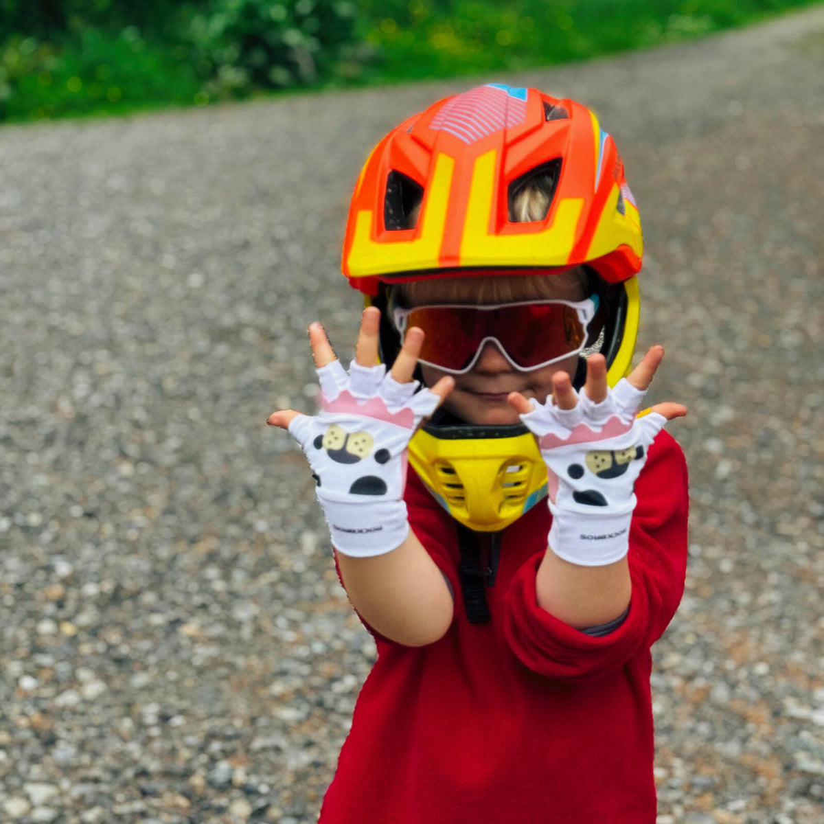 ROCKBROS kids half-finger cycling gloves featuring cute patterns for boys and girls.
#color_white