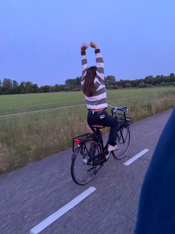 Mastering No-Hands Cycling: The Art, Benefits, and Risks Explained