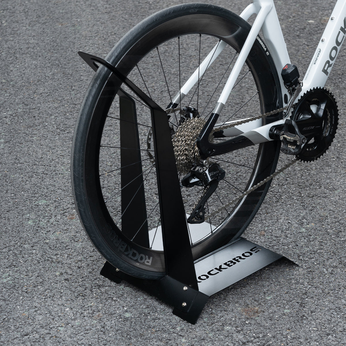 Estante de suelo de acero al carbono en forma de L para guardar varias bicicletas