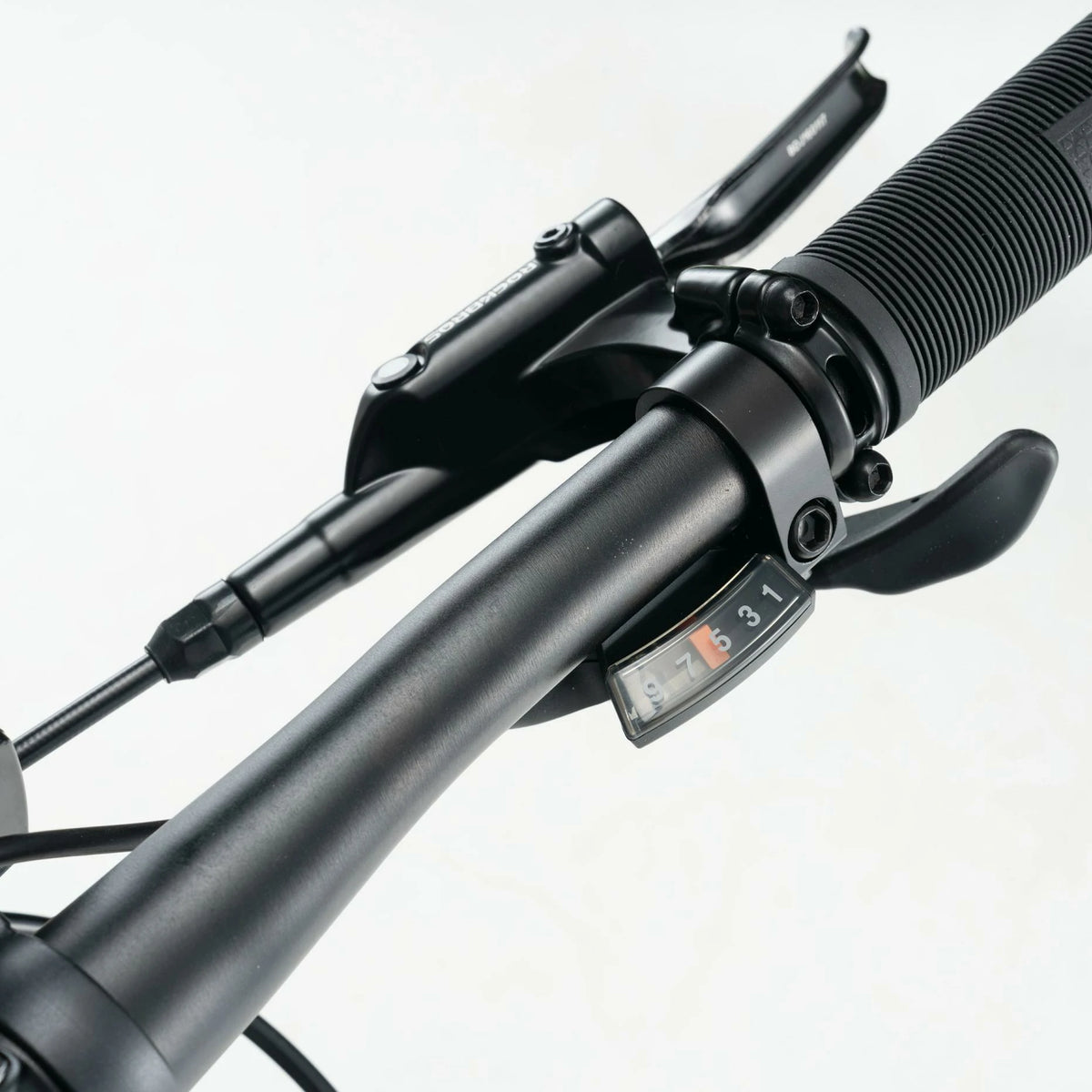 Lightweight and strong suspension fork for 26-inch bicycles