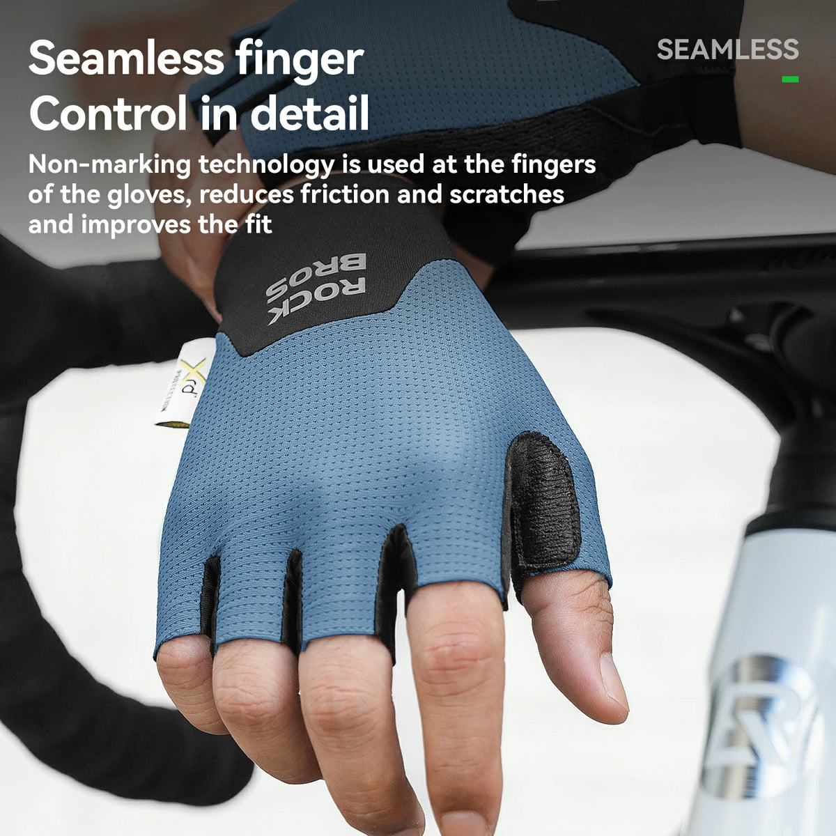 Rider using S403 gloves for MTB trail#color_blue