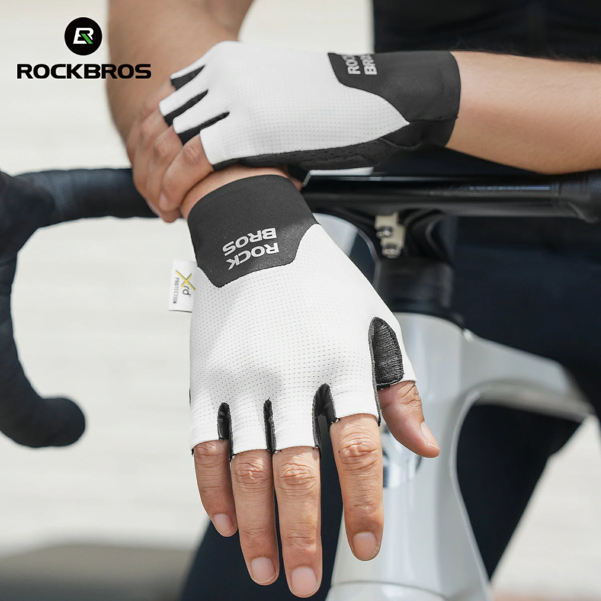 Reflective logo for safe night riding#color_white
