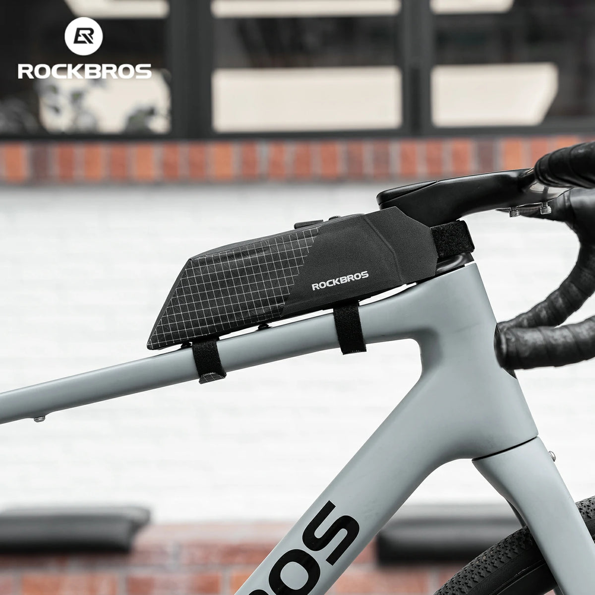 Fully waterproof 600D polyester fabric with seamless welding keeps belongings dry in rainy days