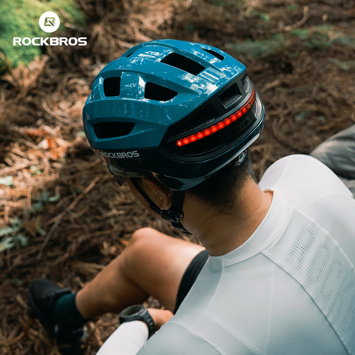 Riding Helmet with Bike Headlight and Tail Light Remote